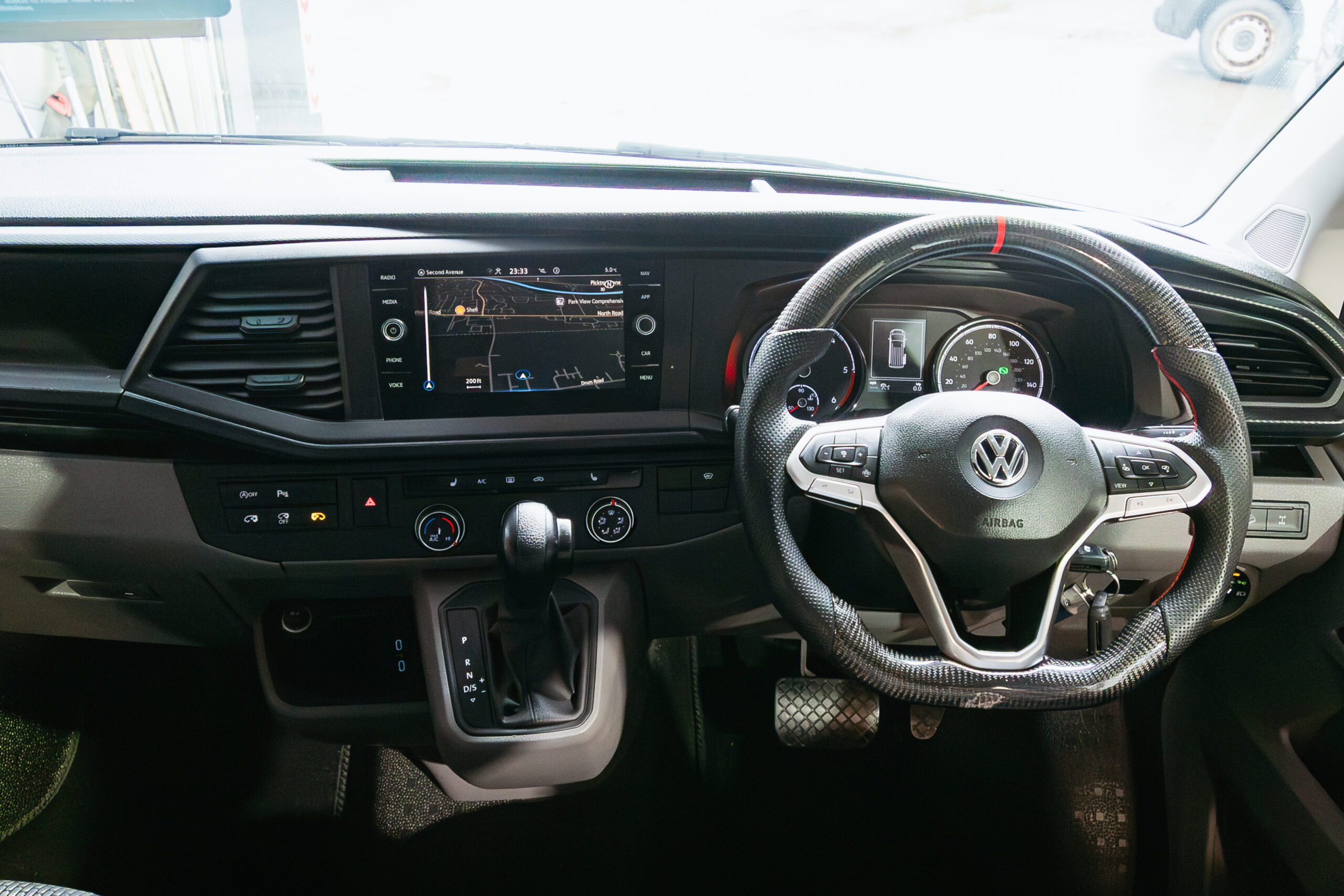 VW T6.1 Factory Combi 199 AUTOMATIC 4 MOTION - Image 17