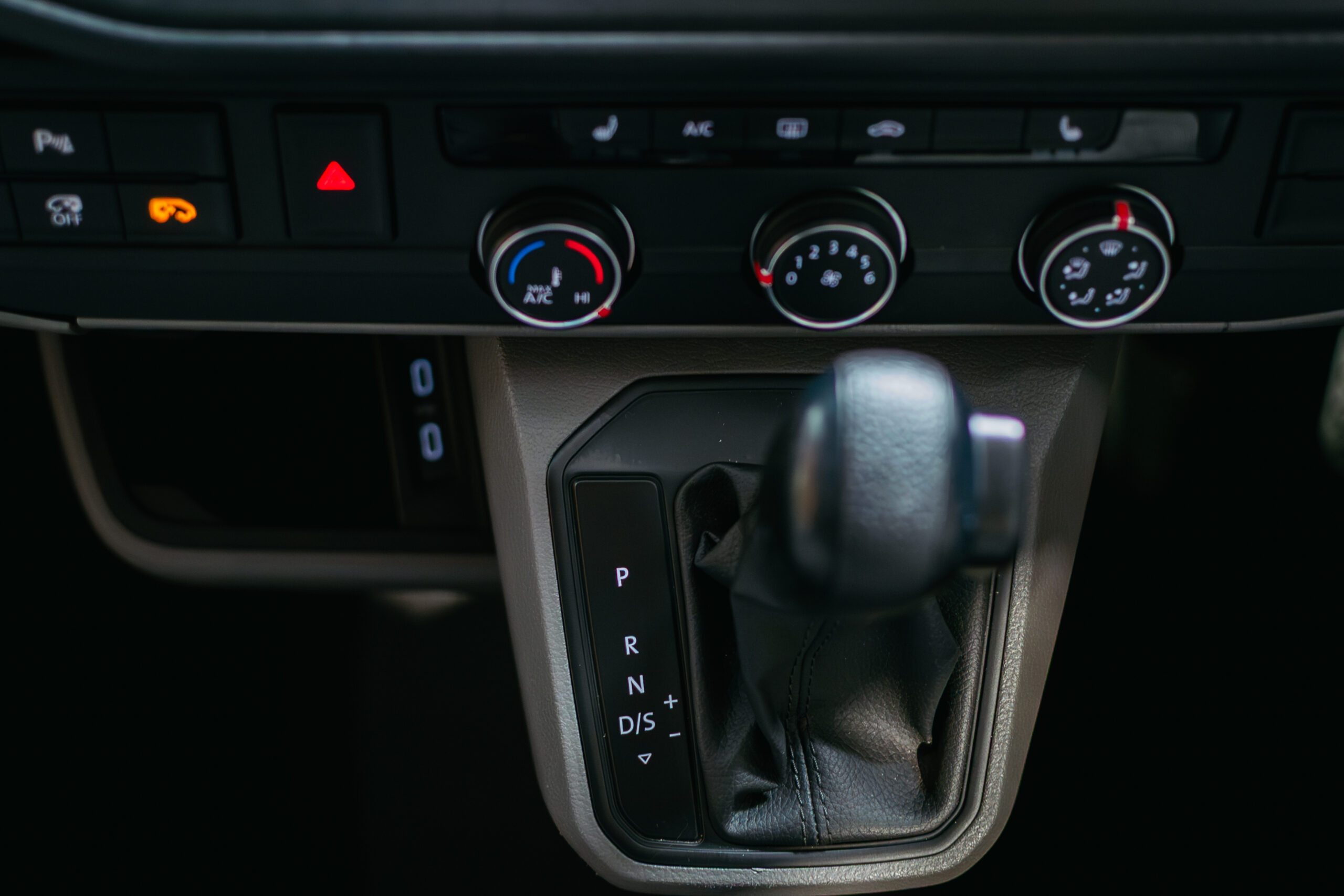 VW T6.1 Factory Combi 199 AUTOMATIC 4 MOTION - Image 18